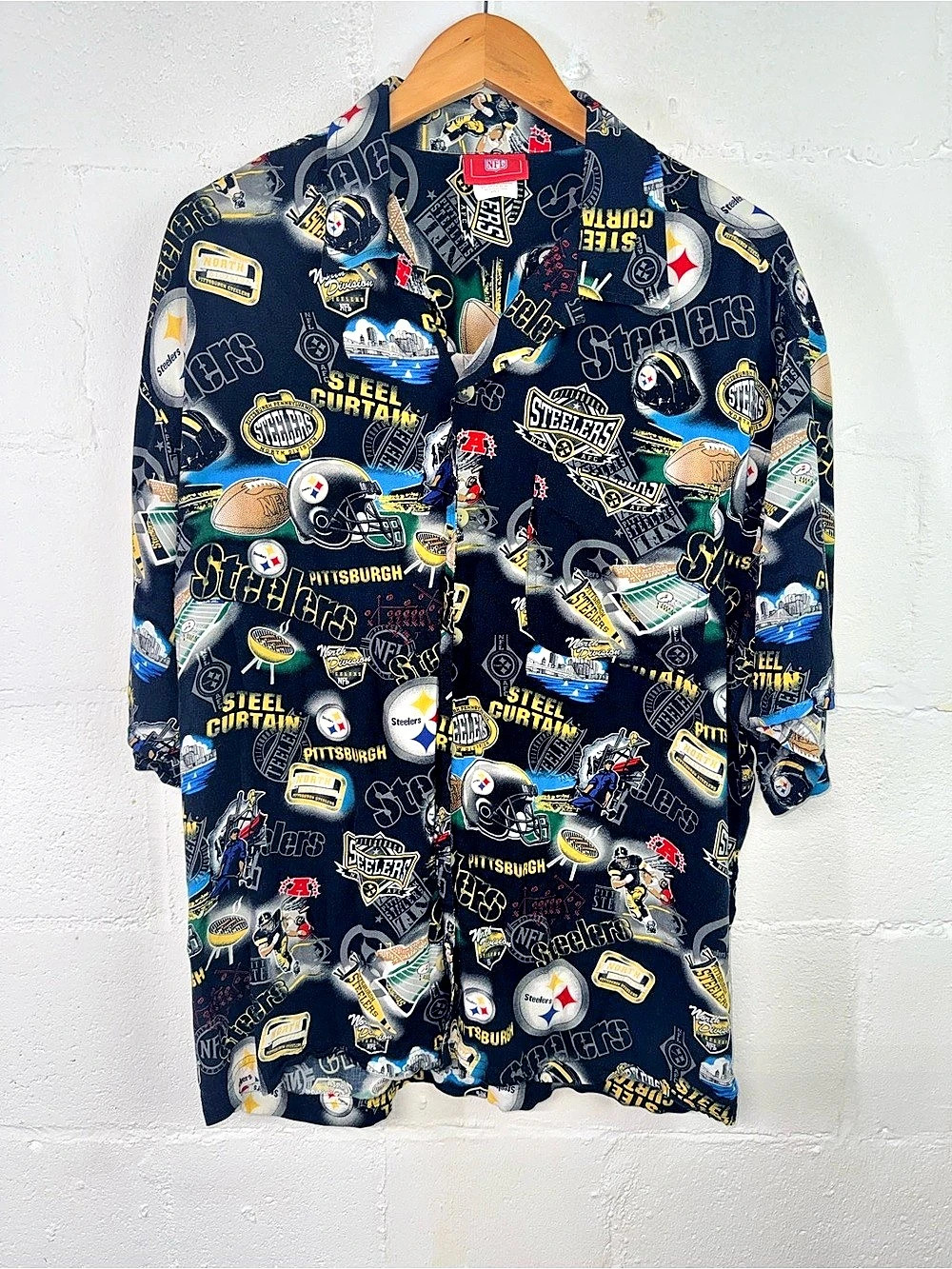 NFL Football Print Shirt Size 2XL Like New